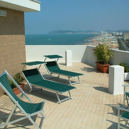 Alexandra Plaza Hotel Riccione Exterior foto