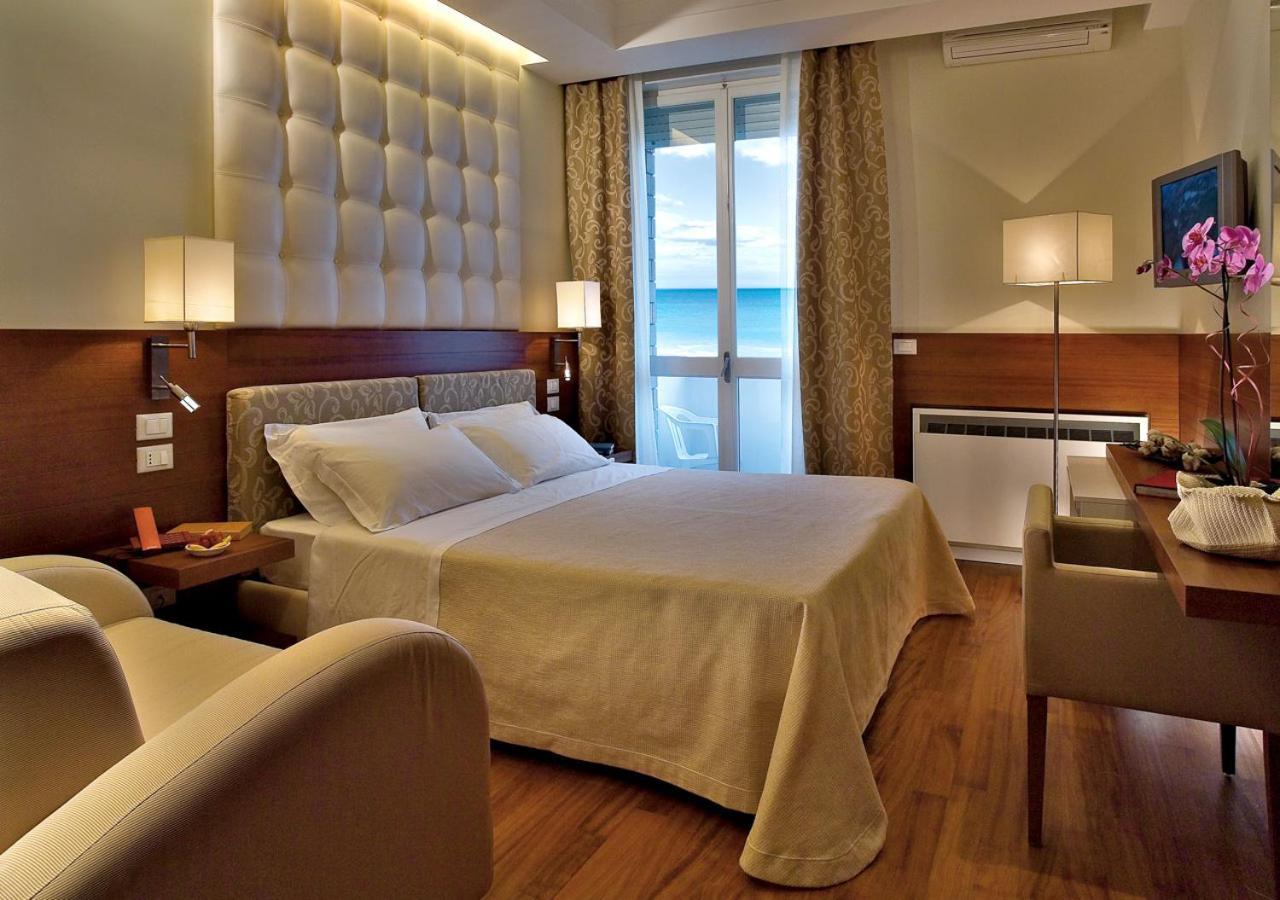 Alexandra Plaza Hotel Riccione Exterior foto