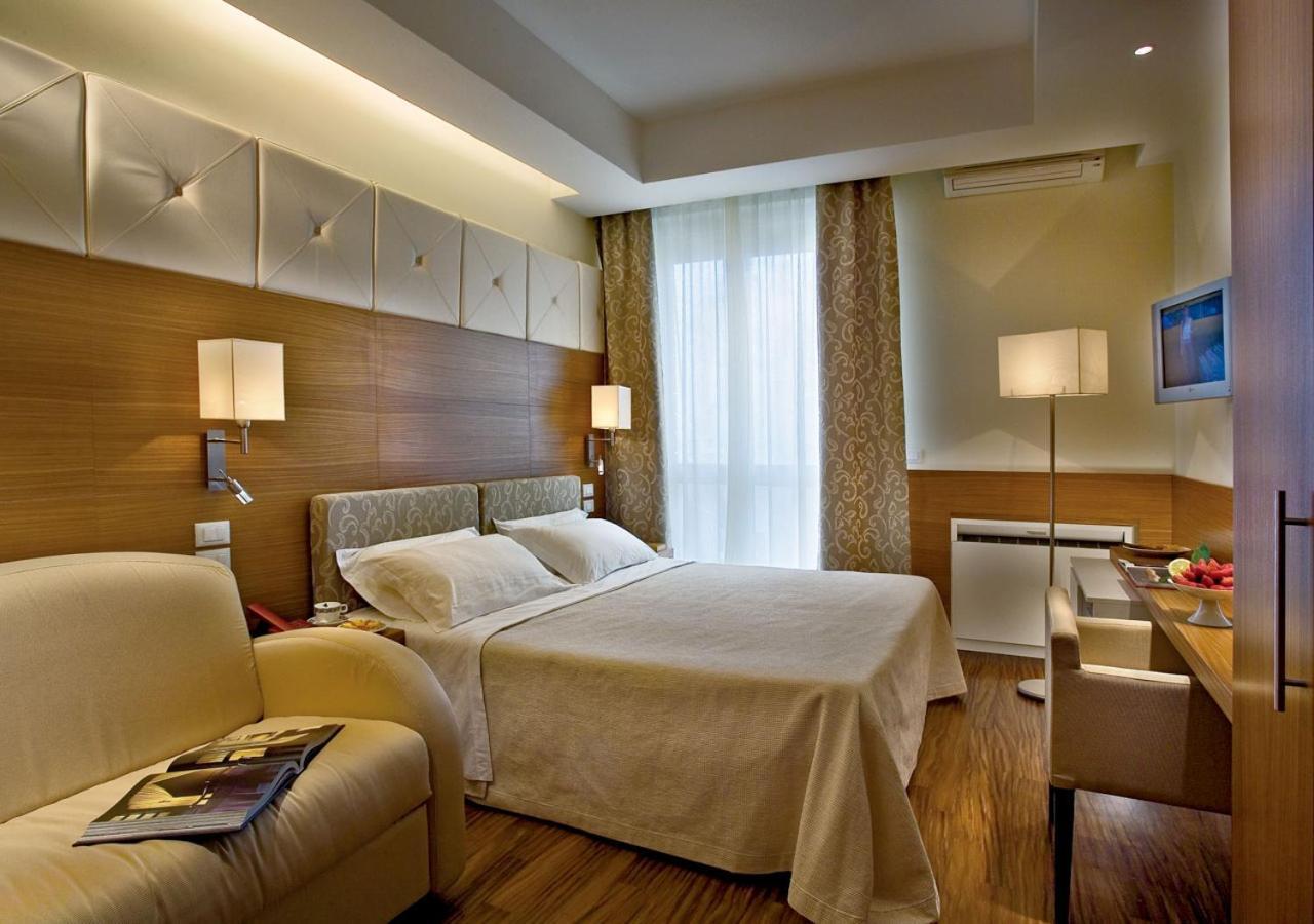Alexandra Plaza Hotel Riccione Exterior foto