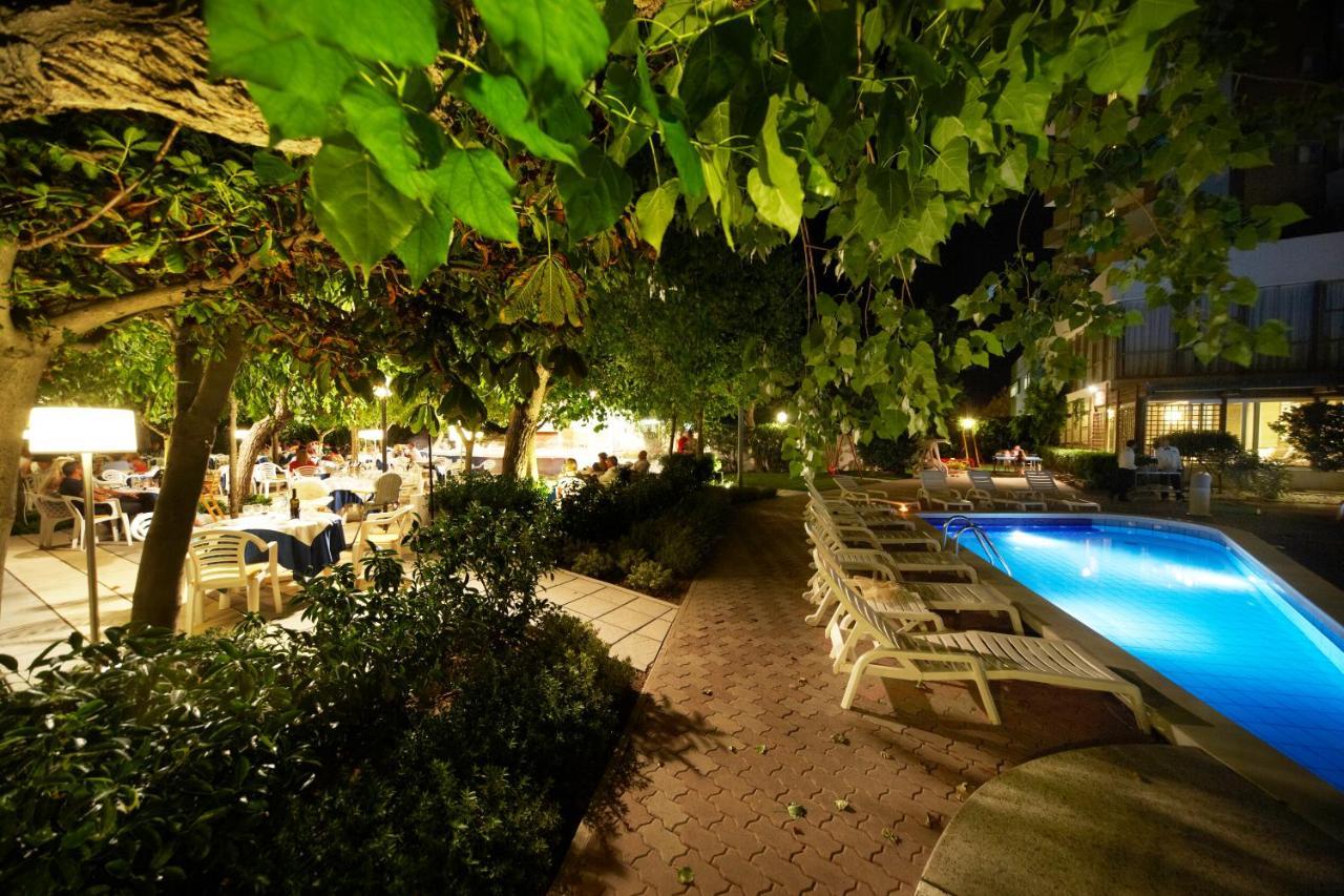 Alexandra Plaza Hotel Riccione Exterior foto
