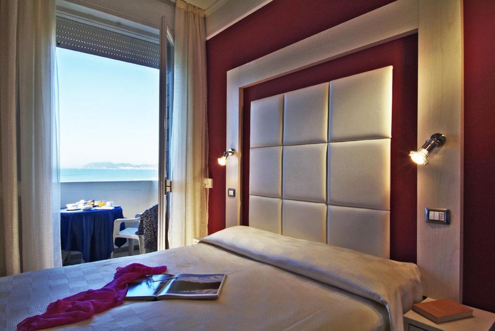 Alexandra Plaza Hotel Riccione Exterior foto